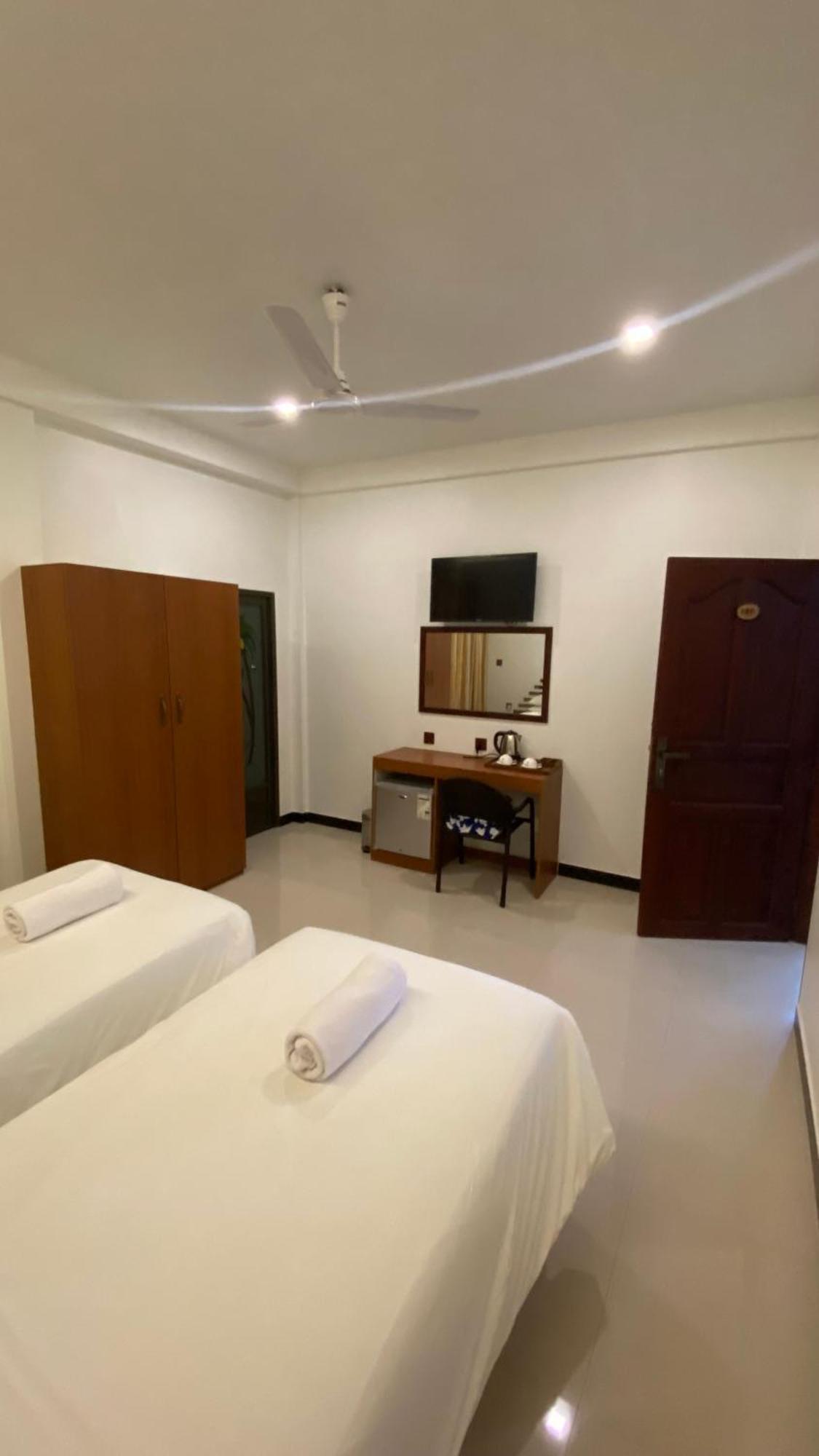 Beach Walk Villa Maldives 古莉 客房 照片